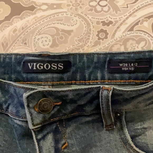 VIGOSS high waisted distressed jean shorts. - Picture 4 of 6